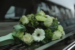 bloemen op de auto